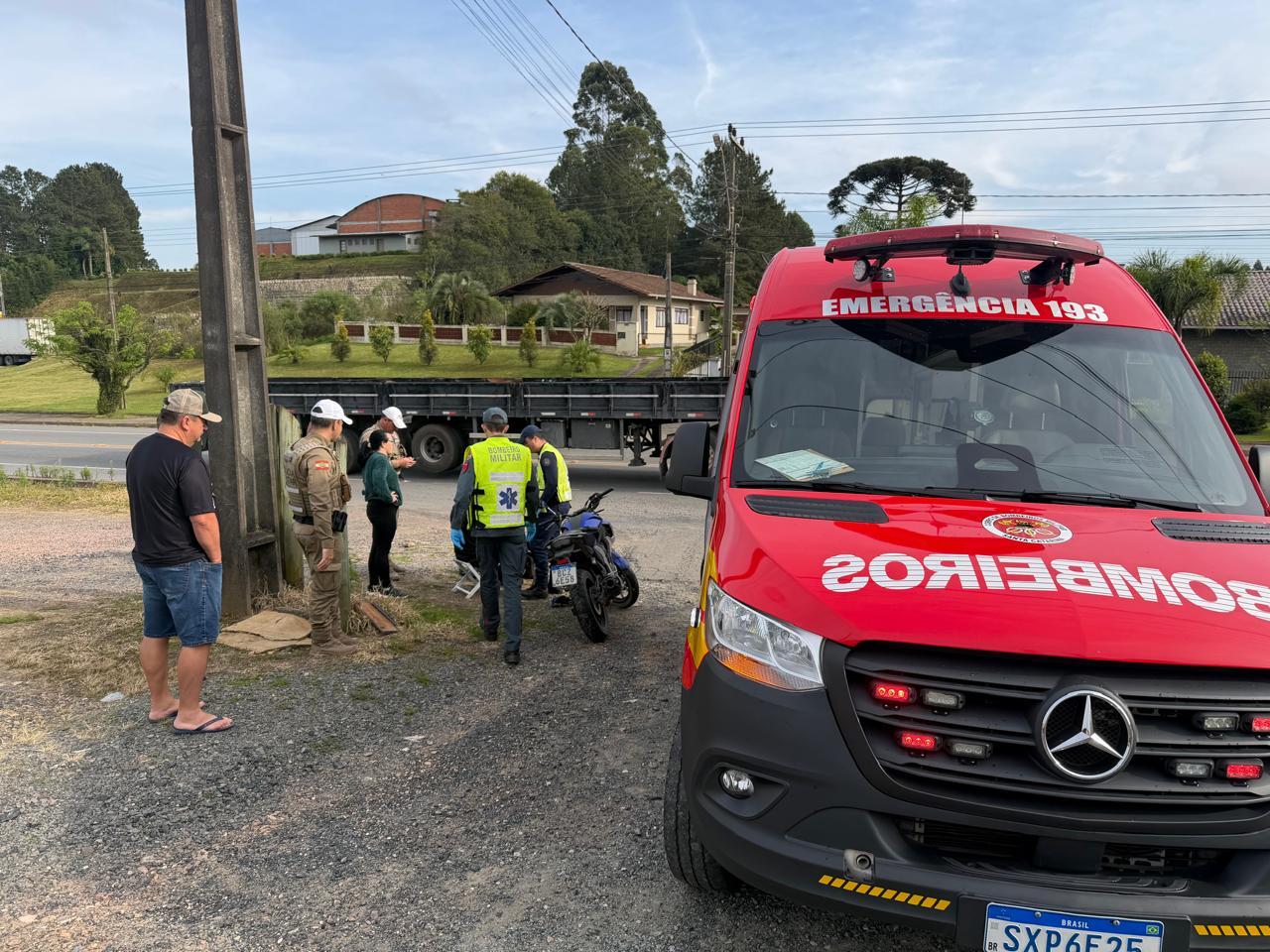 Motociclista fica ferido após colisão com T-Cross na SC-418, em São Bento do Sul