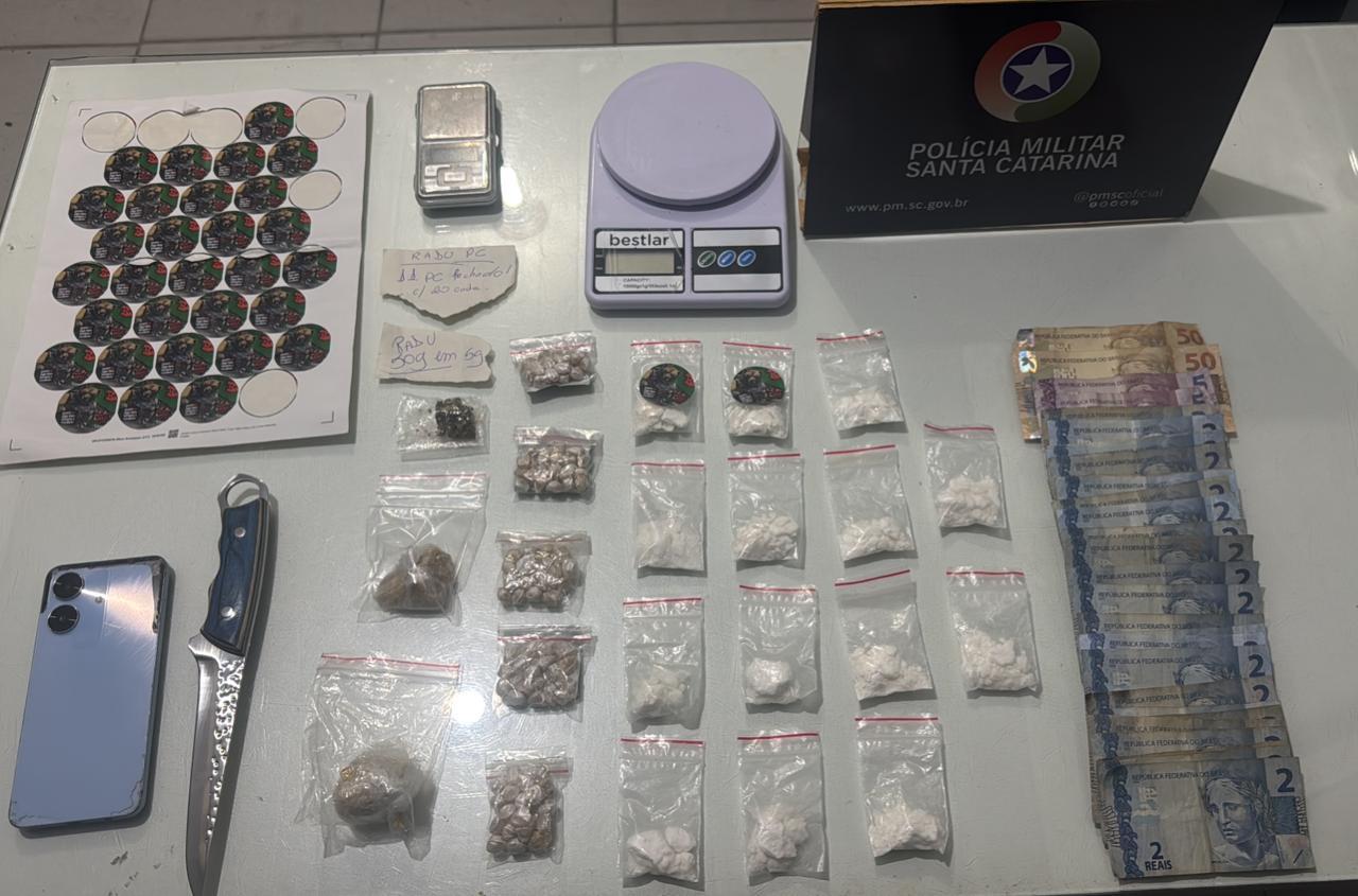 Mulher de 20 anos presa por tráfico de drogas em Corupá 