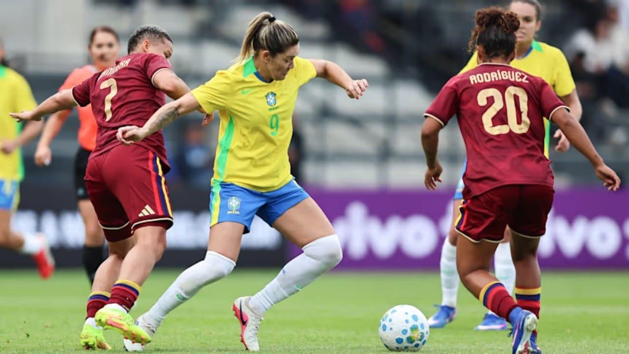 Nova lei do futebol feminino é sancionada e prevê profissionalização