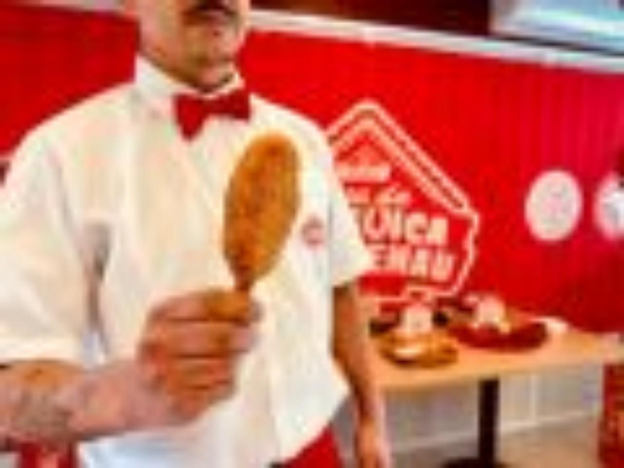 Picolé de linguiça Blumenau é novidade gastronômica da 41ª Oktoberfest