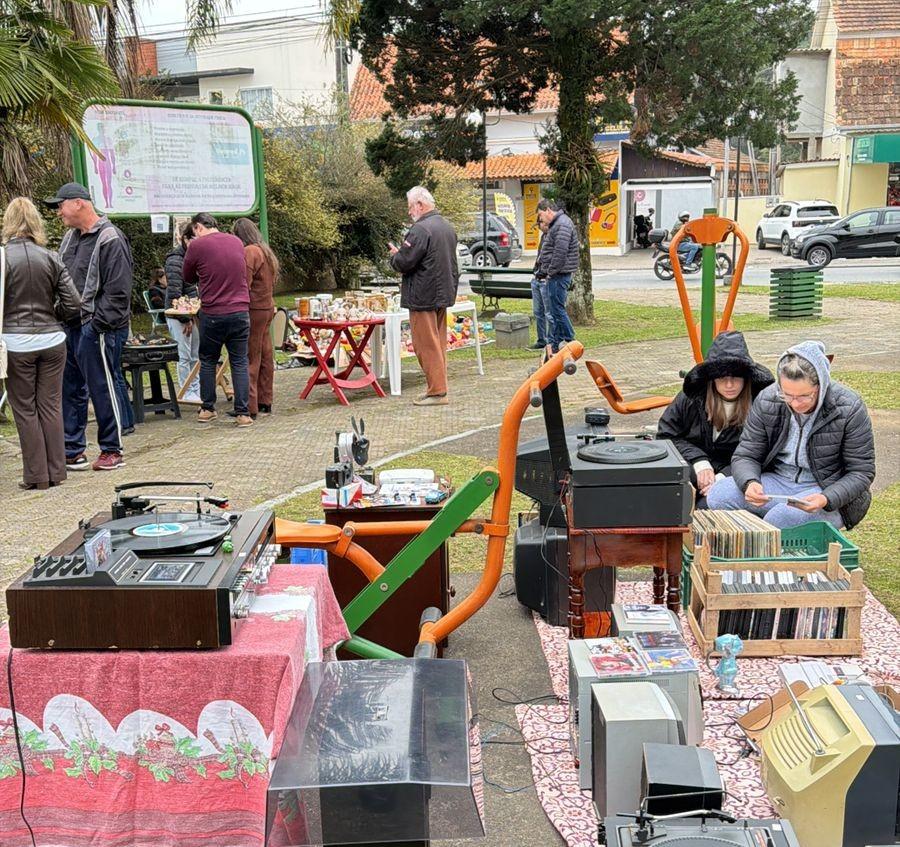 Terceira edição da feira do Brique na praça Leopoldo Rudnick em São Bento do Sul 