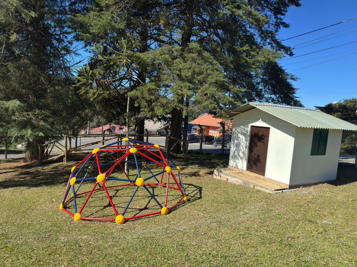 CEIM Pingo de Gente ganha espaço de brincadeiras na natureza para 138 crianças em São Bento do Sul
