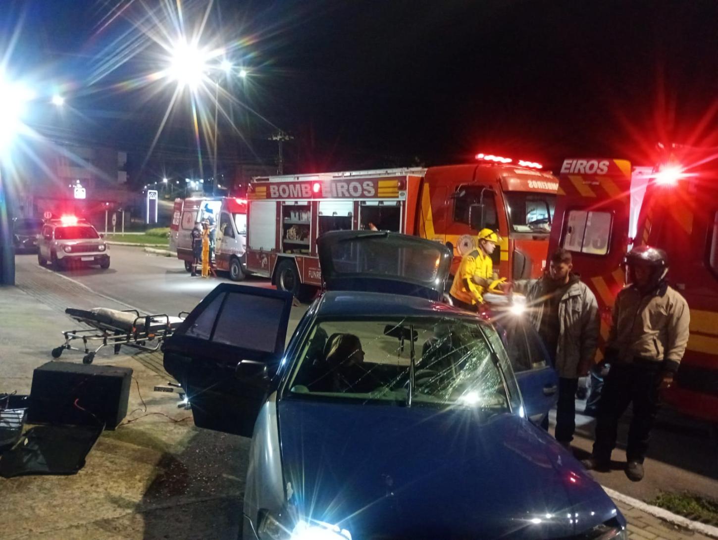 Colisão entre dois carros deixa duas pessoas feridas em Rio Negrinho