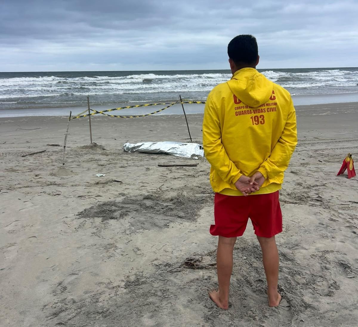 Corpo de homem é encontrado na areia da Prainha em São Francisco do Sul