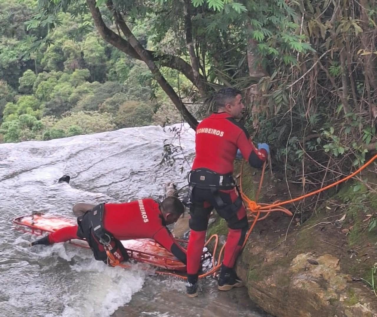Corpo é encontrado em rio próximo a cachoeira em Alfredo Wagner