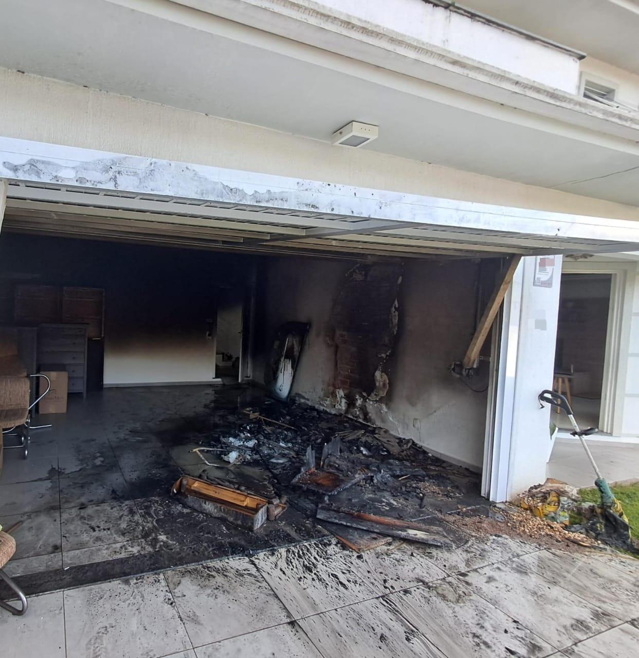 Incêndio atinge garagem de sobrado no bairro Colonial, em São Bento do Sul