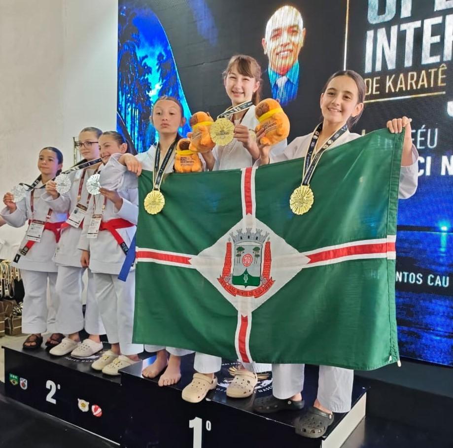 Karatê de São Bento do Sul conquista 18 medalhas no Open Internacional de Joinville