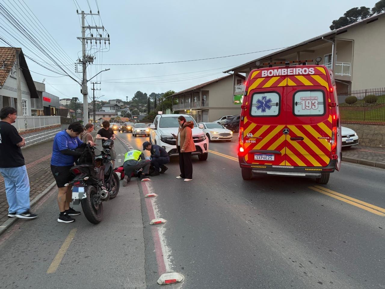 Motociclista de 22 anos fica ferido em colisão com Amarok em São Bento do Sul