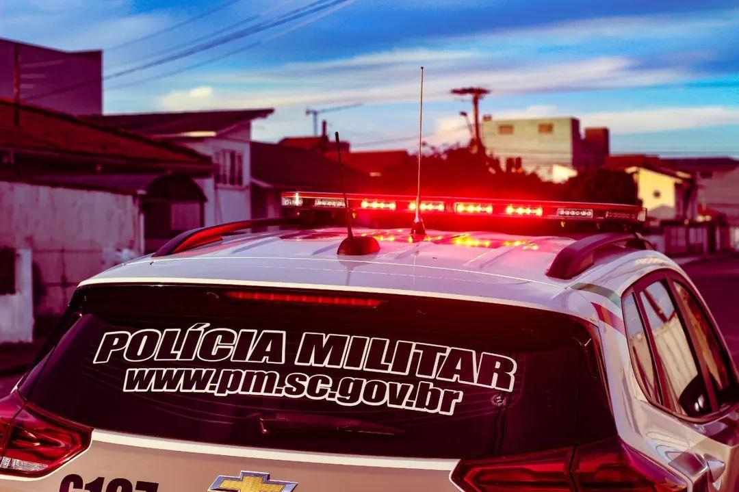 Motociclista foge da PM, anda na contramão e sofre queda  em Rio Negrinho
