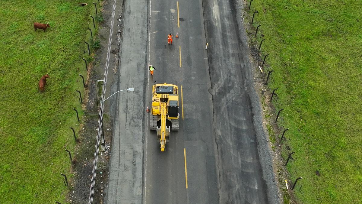Obras das terceiras faixas na SC-418, na Serra Dona Francisca, entram na reta final