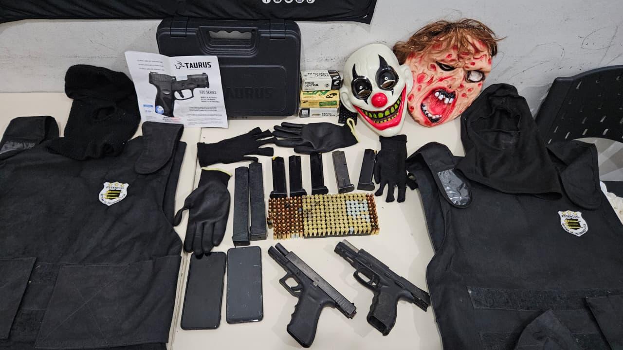 Polícia apreende pistolas, 247 munições e carro roubado em Joinville