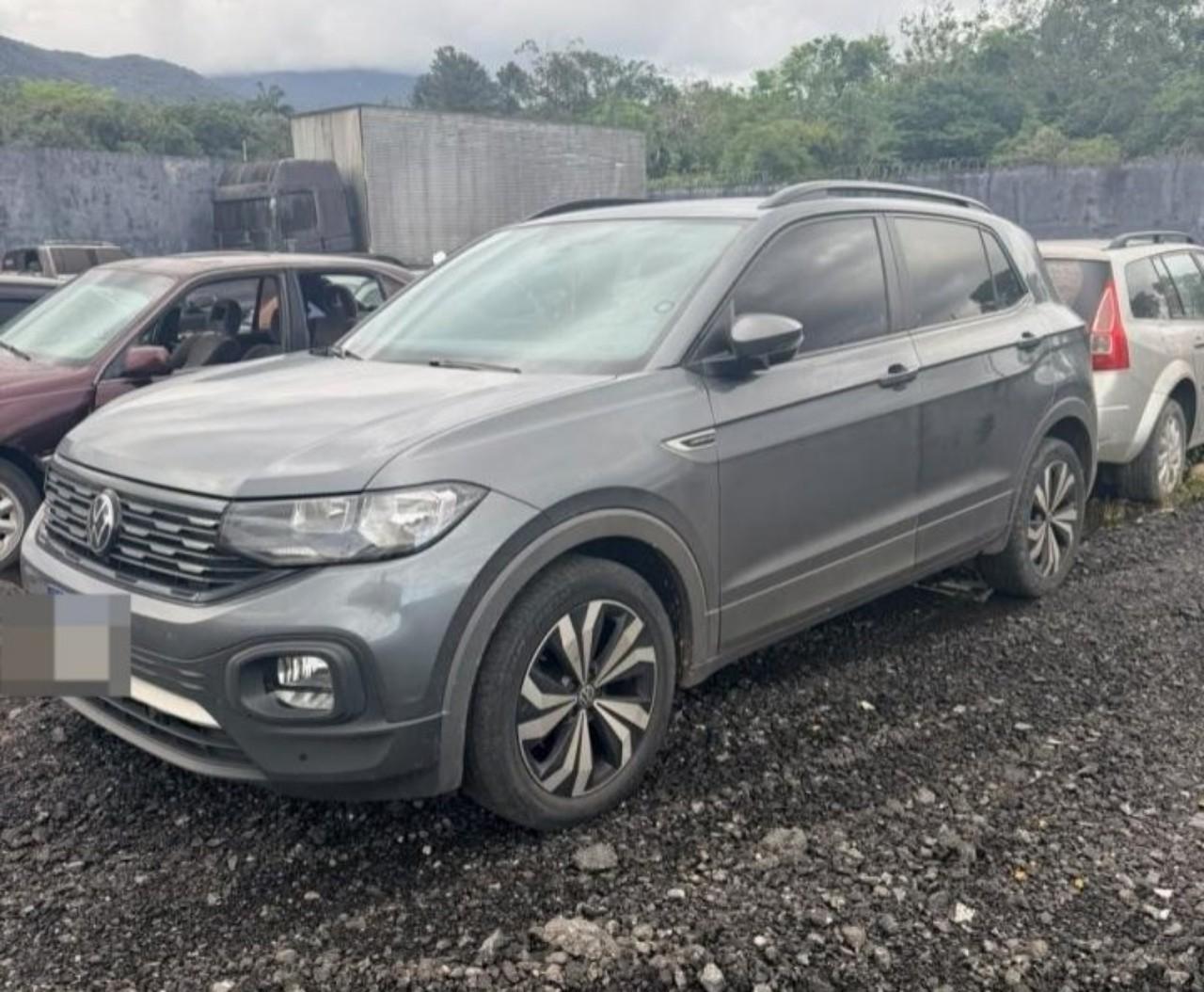 Polícia recupera VW T-Cross roubado após perseguição na BR-101, em Garuva
