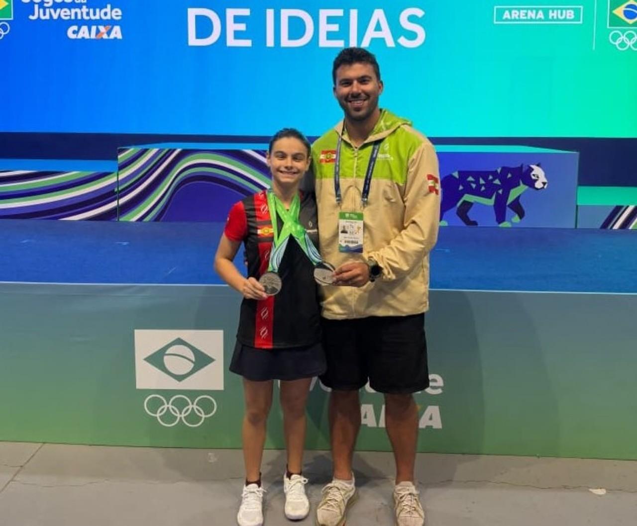 Samara Rank Toporoski brilha nos Jogos da Juventude e conquista medalhas de prata