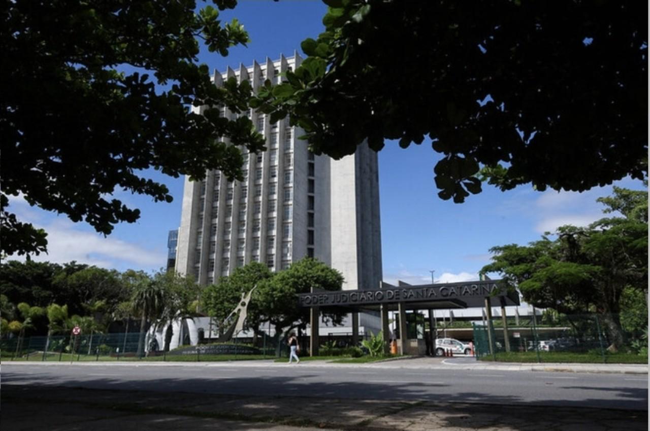 TJSC abre concurso público para juiz substituto com 15 vagas e salário da magistratura