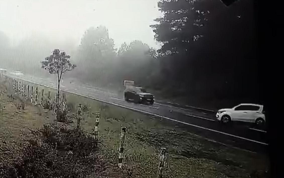 Vídeo mostra acidente que vitimou duas pessoas na SC-418 no Rio do Júlio  em Joinville 