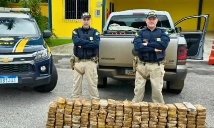 Ação conjunta intercepta carga milionária de pasta base de cocaína em SC