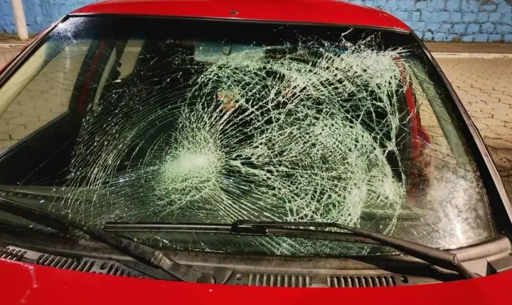 Adolescente fica gravemente ferido após colisão entre bicicleta motorizada e carro em Mafra