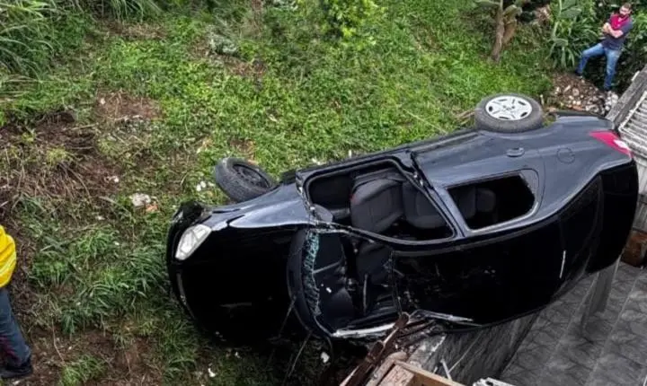 Após crise convulsiva motorista atinge casa em Rio Negrinho 
