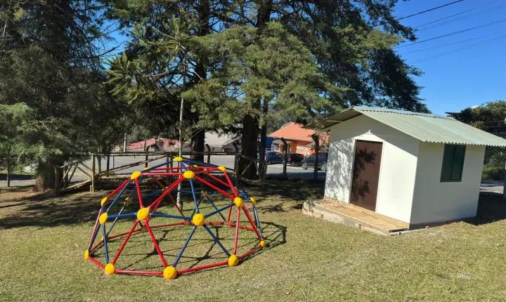 CEIM Pingo de Gente ganha espaço de brincadeiras na natureza para 138 crianças em São Bento do Sul