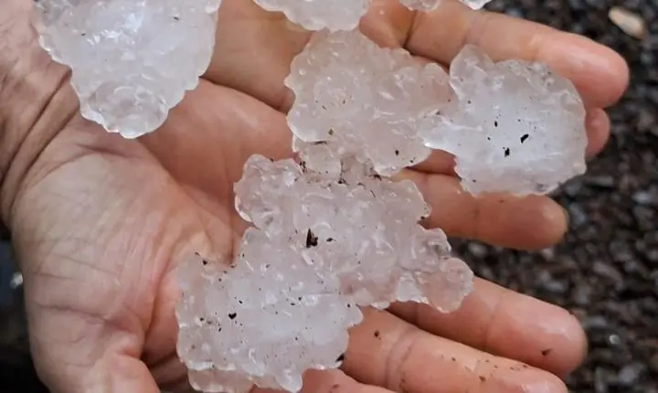 Chuva intensa com granizo causa danos em 23 municípios de Santa Catarina