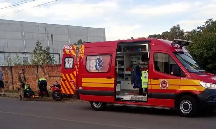 Colisão em muro deixa motociclista ferido em Rio Negrinho 