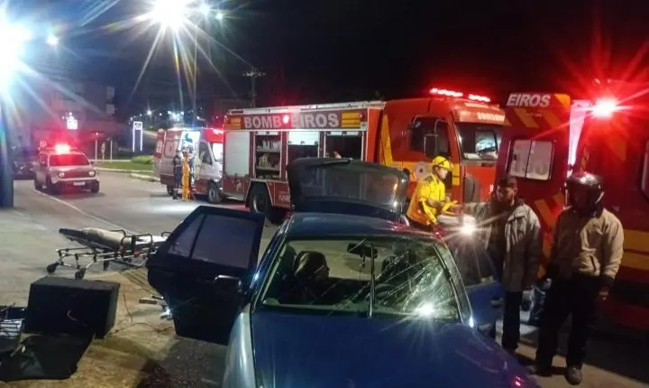 Colisão entre dois carros deixa duas pessoas feridas em Rio Negrinho