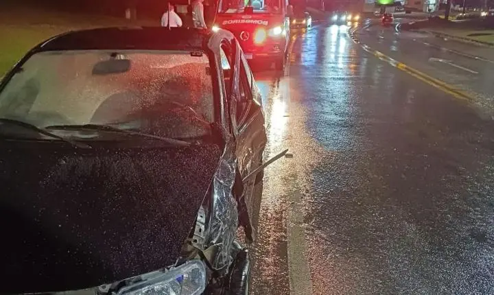 Colisão entre dois carros deixa motorista ferido na SC-418, em São Bento do Sul