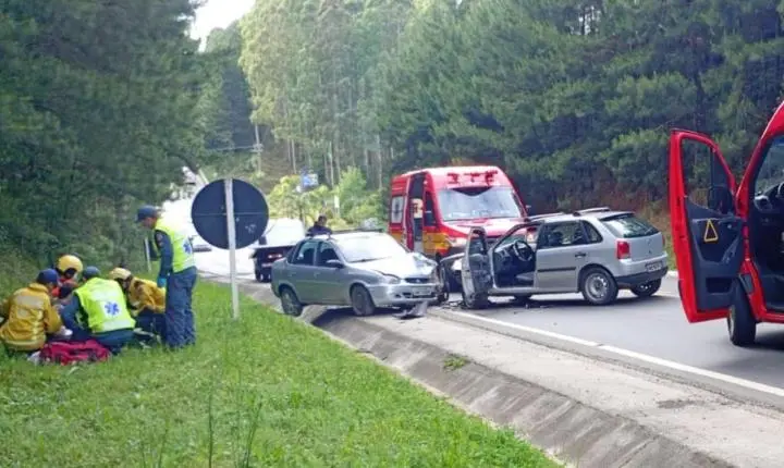Colisão entre dois carros na BR-280 deixa casal ferido em São Bento do Sul