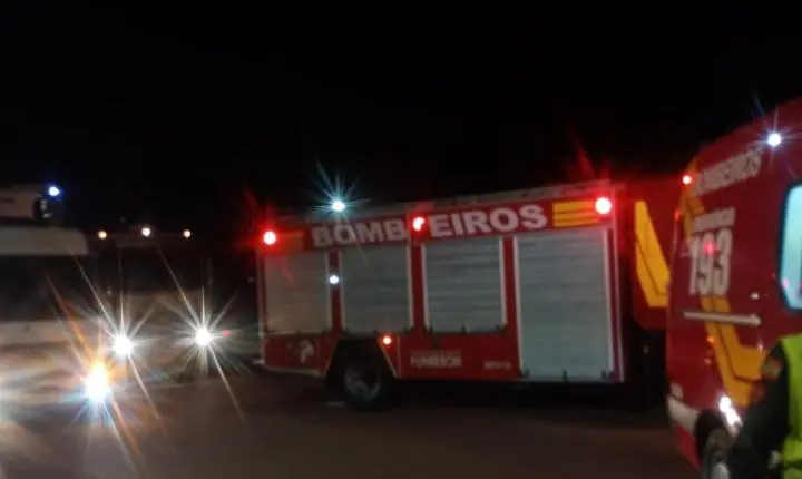 Colisão frontal entre carro e motocicleta deixa dois feridos na BR-280, em Rio Negrinho