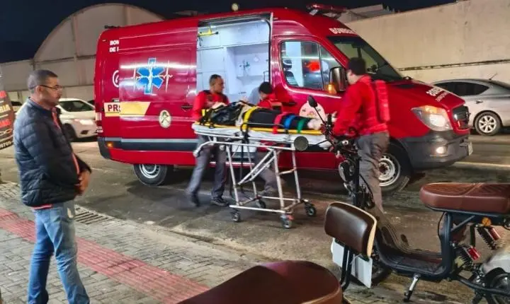 Colisão frontal entre duas scooters deixa duas pessoas feridas em Penha