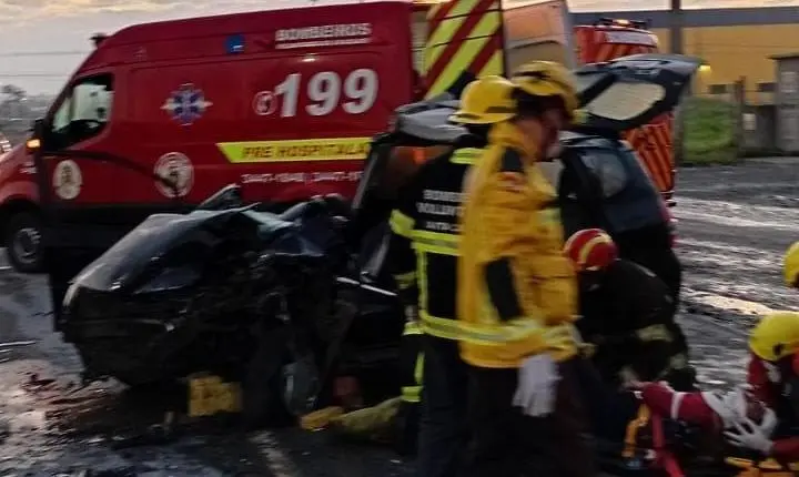 Colisão frontal na BR-280 deixa seis feridos em Araquari na manhã deste domingo