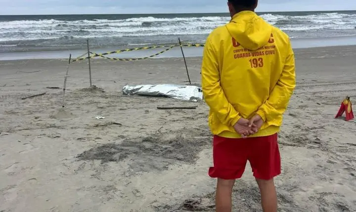 Corpo de homem é encontrado na areia da Prainha em São Francisco do Sul