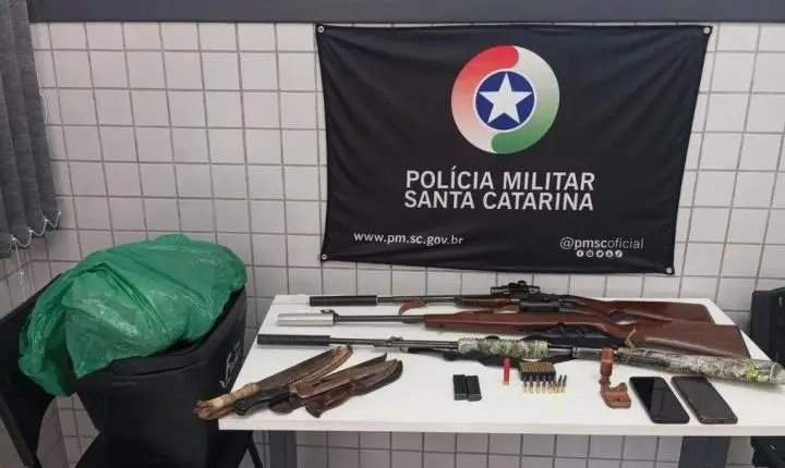 Dois homens presos com armas ilegais e carne de caça em Rio Negrinho