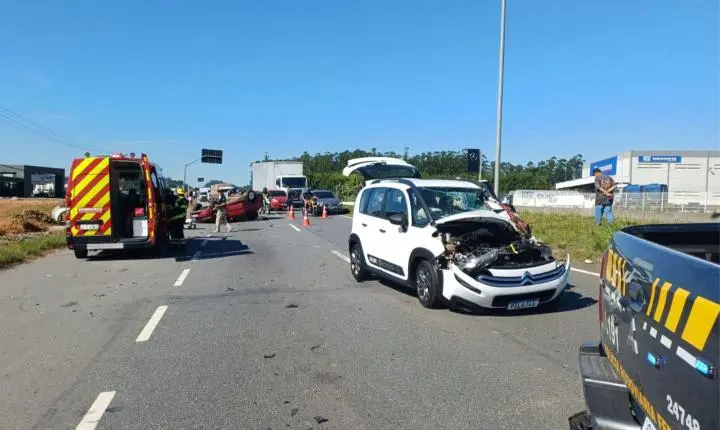 Feriadão termina com cinco mortes e 2500 infrações nas rodovias federais de SC 