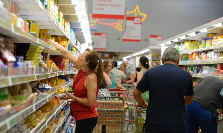 Fim da escala 6x1: estudos divergem sobre impactos no PIB e inflação