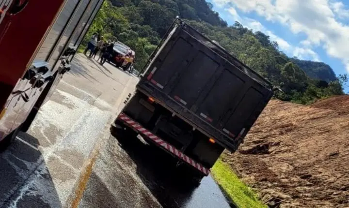 Gurupa é atropelada por caminhão e tem esmagamento da perna em Itapema 