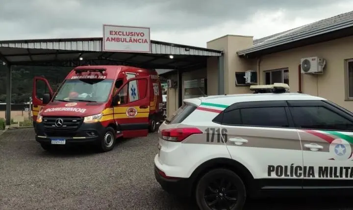 Homem fica em estado crítico após ser atacado pelo próprio filho com arma branca em Fraiburgo