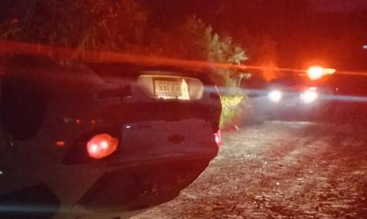 Homem fica ferido após Chevrolet Cruze capotar em estrada rural de Canoinhas