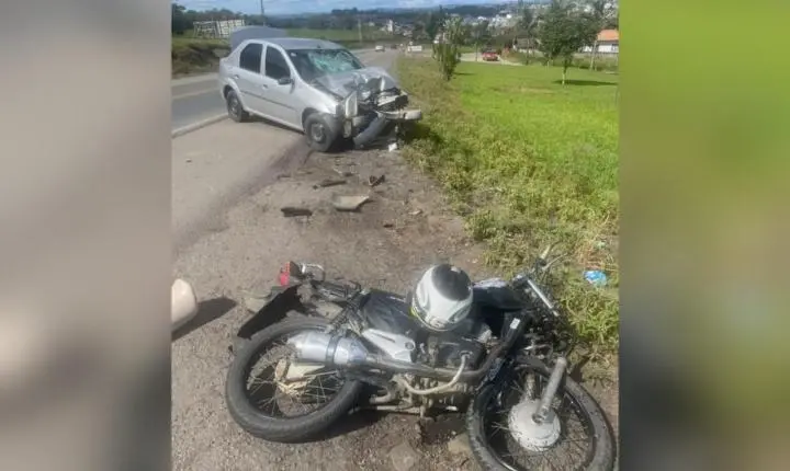 Jovem de 17 anos fica ferido após colisão entre moto e carro na BR-470, em Pouso Redondo