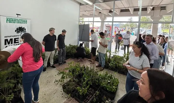 Mais de 2,3 mil mudas de árvores são distribuídas na Festa Viva São Bento