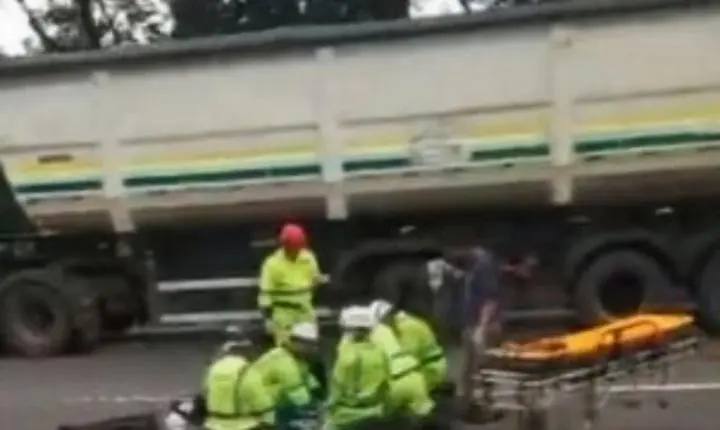 Motociclista de 57 anos morre após colisão com caminhão na BR-101, em Joinville