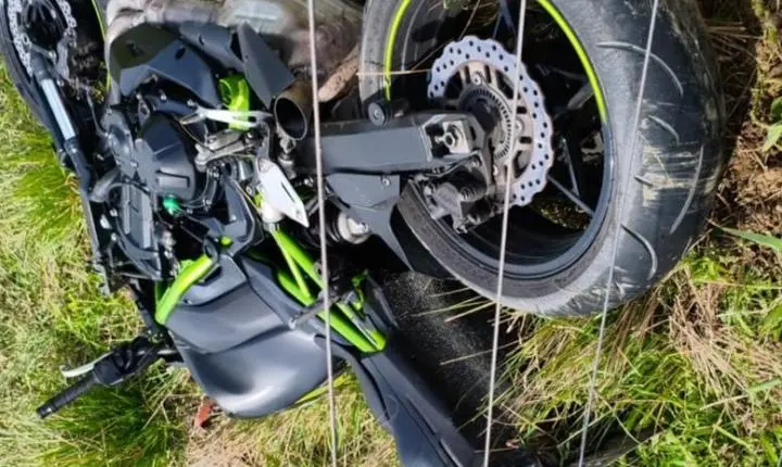 Motociclista e pedestre morrem em grave acidente em Penha