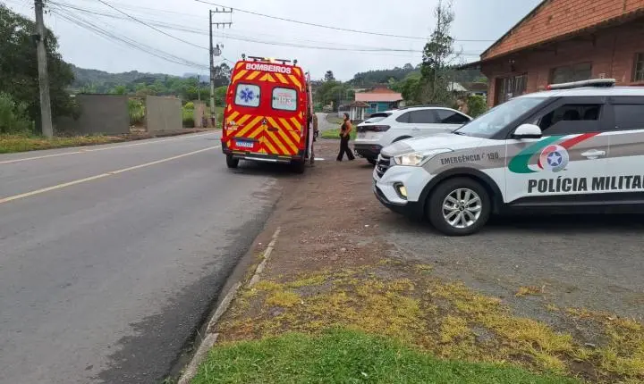 Motociclista fica ferido após colisão com carro em São Bento do Sul