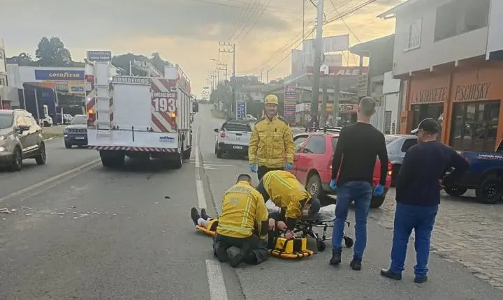 Motociclista fica ferido após colisão com carro na BR-280, em Rio Negrinho