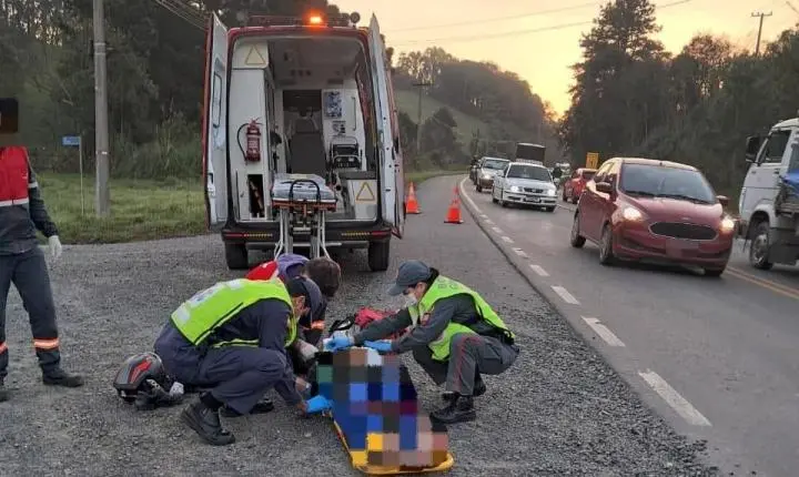 Motociclista fica ferido após colisão com carro na SC-418, em São Bento do Sul