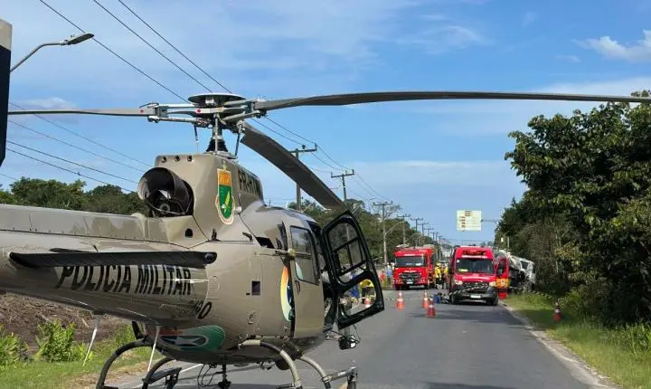 Motorista morre após colisão entre carro e caminhão em Itapoá