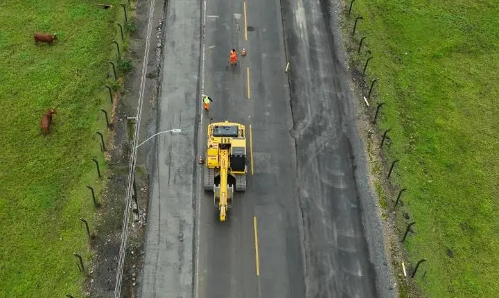 Obras das terceiras faixas na SC-418, na Serra Dona Francisca, entram na reta final