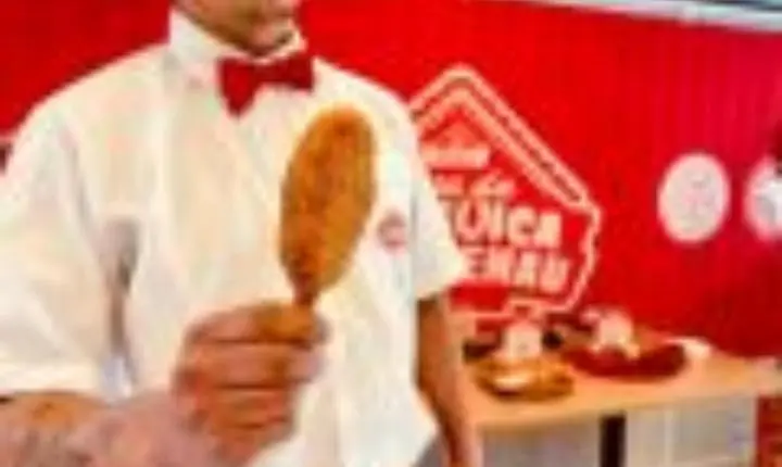 Picolé de linguiça Blumenau é novidade gastronômica da 41ª Oktoberfest