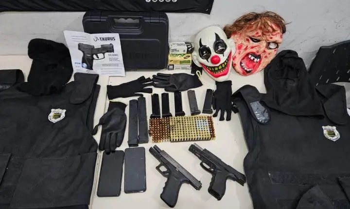 Polícia apreende pistolas, 247 munições e carro roubado em Joinville