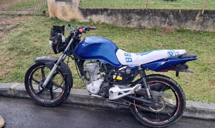 Polícia Militar recupera motocicleta roubada após perseguição em Rio Negrinho